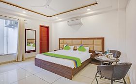 Treebo Aviraj Inn